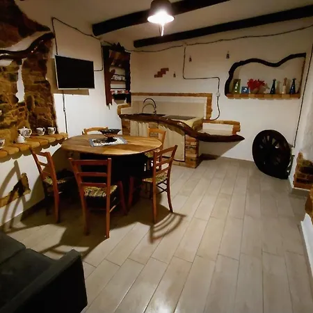 Casa Ghinio Tipica Dimora Ferienhaus